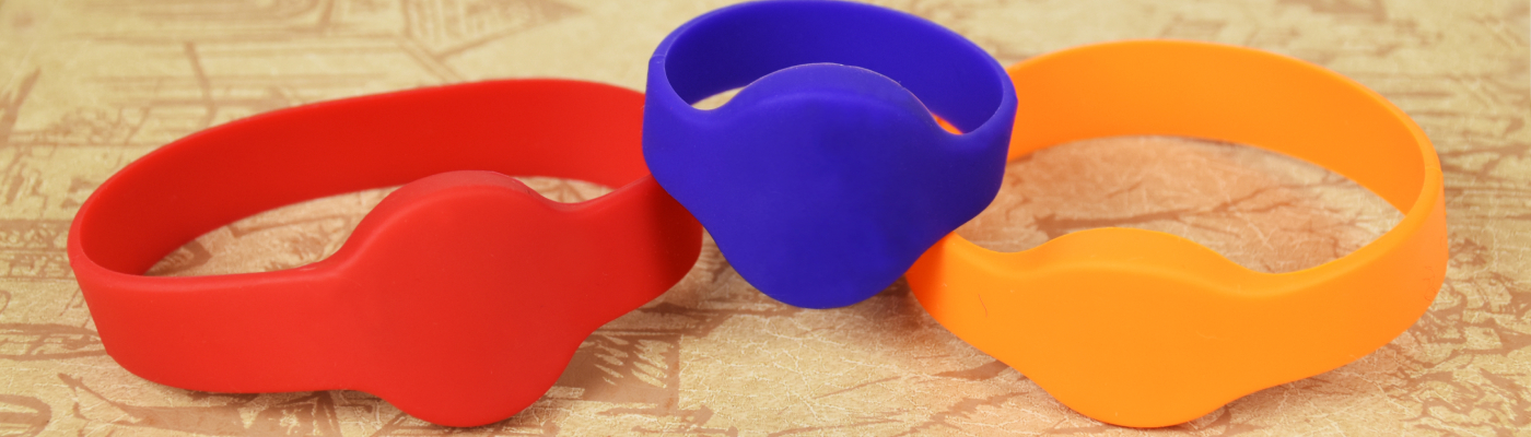 Четыре формы замкнутых силиконовых RFID-браслетов: какую выбрать?